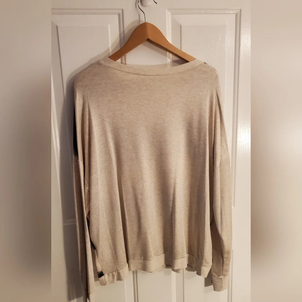 New! Chic Black and Cream Striped Long Sleeve Top - Picture 3 of 3